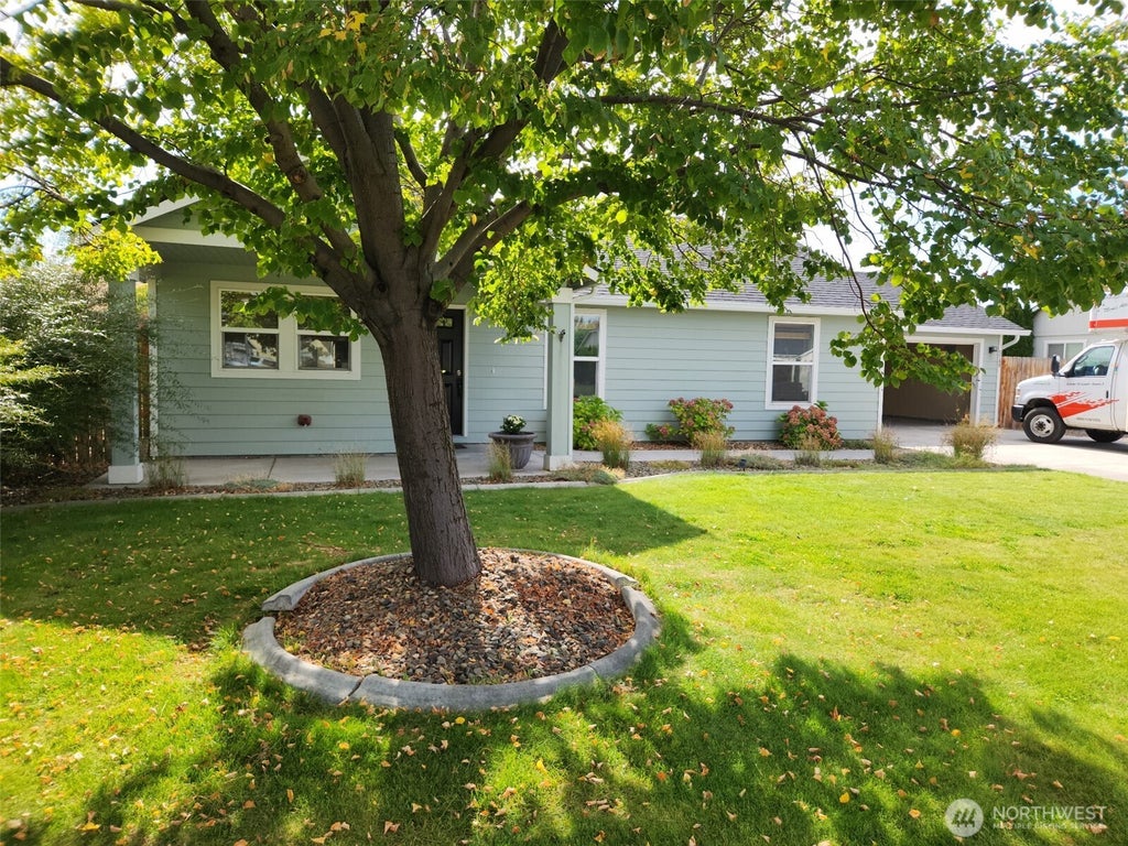 Photo of 5149 Pinehurst Street, West Richland, WA 99353 (MLS # 2585572)