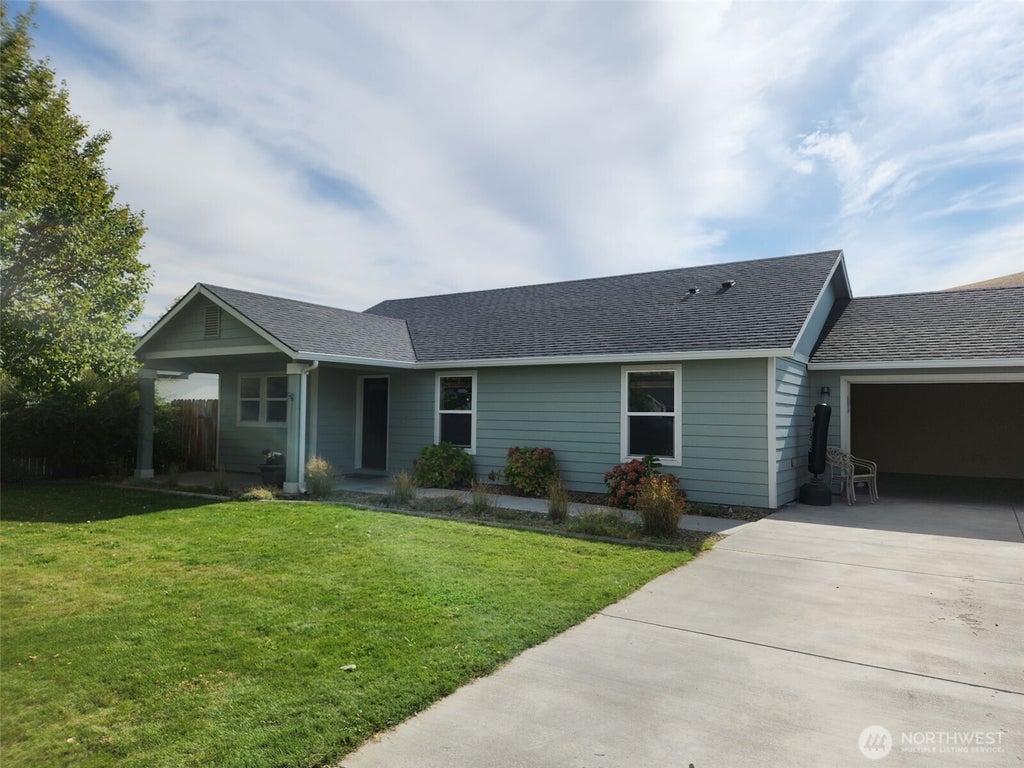 Photo of 5149 Pinehurst Street, West Richland, WA 99353 (MLS # 2585572)