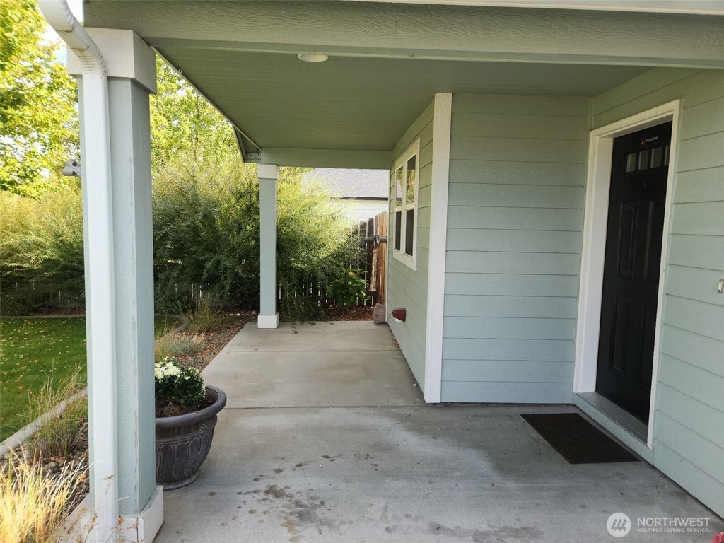 Photo of 5149 Pinehurst Street, West Richland, WA 99353 (MLS # 2585572)