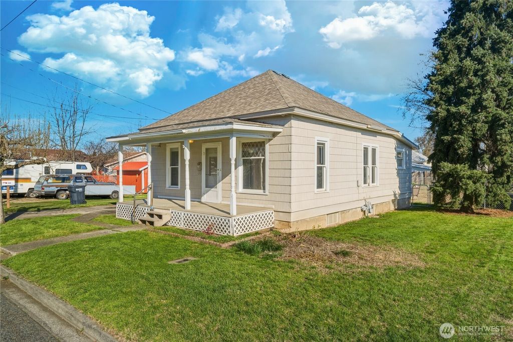 Photo of 116 SW 9th Street, College Place, WA 99324 (MLS # 2499721)