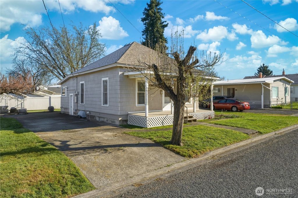 Photo of 116 SW 9th Street, College Place, WA 99324 (MLS # 2499721)