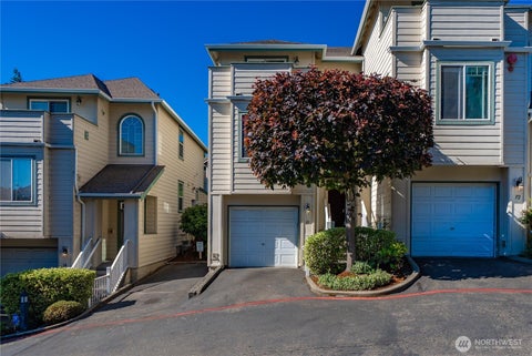 Photo of 821 Sunset Boulevard NE #F1, Renton, WA 98056 (MLS # 2560962)