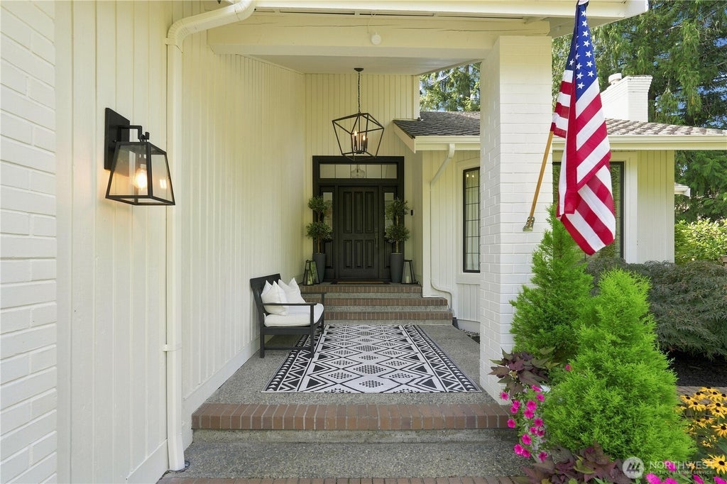 Photo of 2423 222nd Avenue NE, Sammamish, WA 98074 (MLS # 2581486)