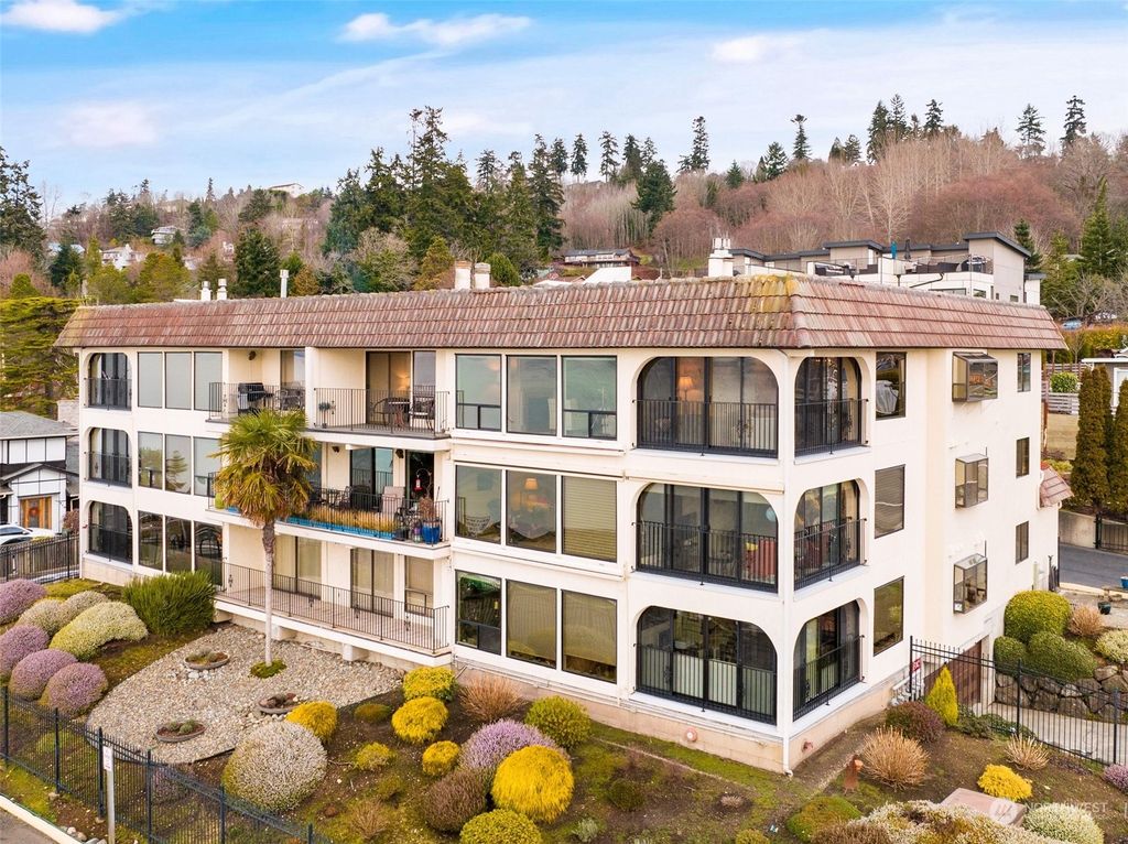 Photo of 702 S 281st Street #301, Des Moines, WA 98198 (MLS # 2033037)