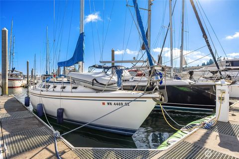 Photo of 141 Parfitt Way SW #C39, Bainbridge Island, WA 98110 (MLS # 2488070)