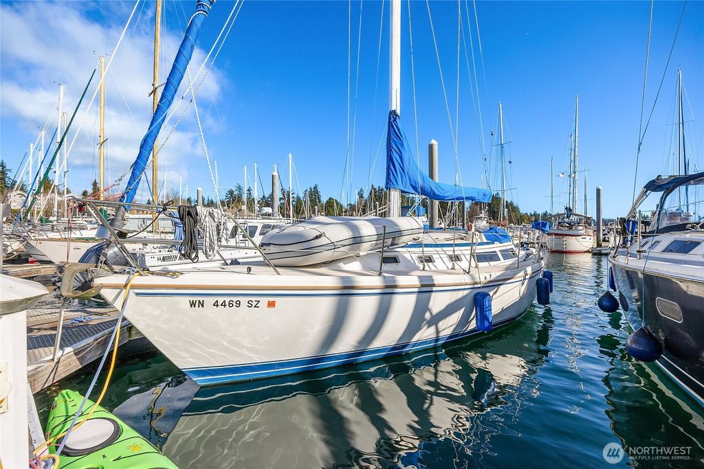 Photo of 141 Parfitt Way SW #C39, Bainbridge Island, WA 98110 (MLS # 2488070)