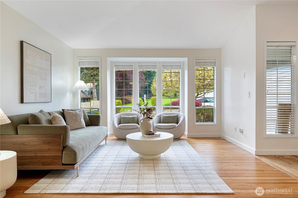 Photo of 22111 NE 9th Place, Sammamish, WA 98074 (MLS # 2367902)