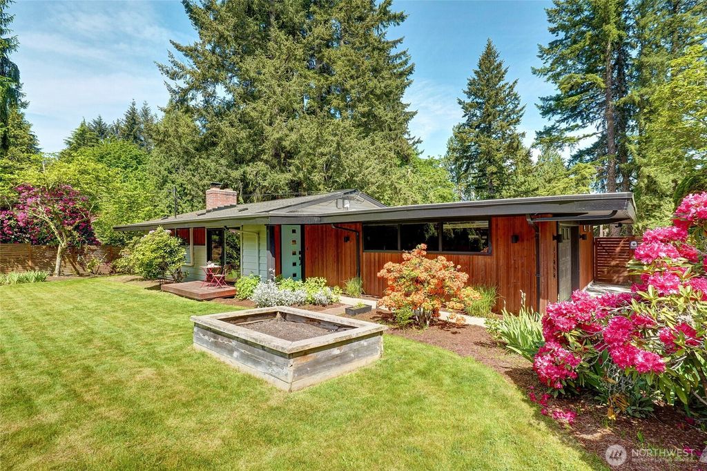Photo of 17050 NE 95TH Street, Redmond, WA 98052 (MLS # 2521533)