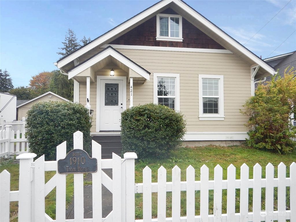 Photo of 421 S Blakeley Street, Monroe, WA 98272 (MLS # 2305082)