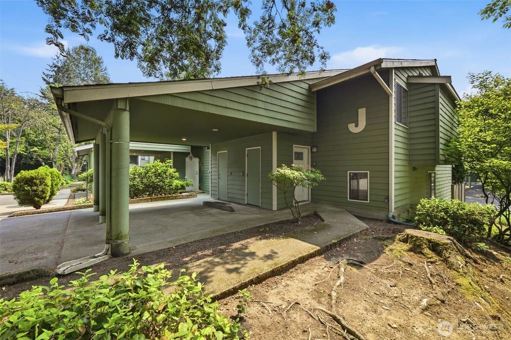 Photo of 13229 SE 256th Street #J4, Kent, WA 98042 (MLS # 2565869)