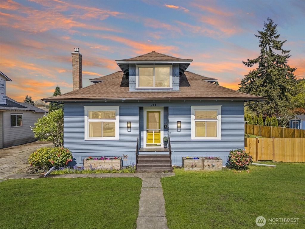 Photo of 211 Calistoga Street E, Orting, WA 98360 (MLS # 2508983)