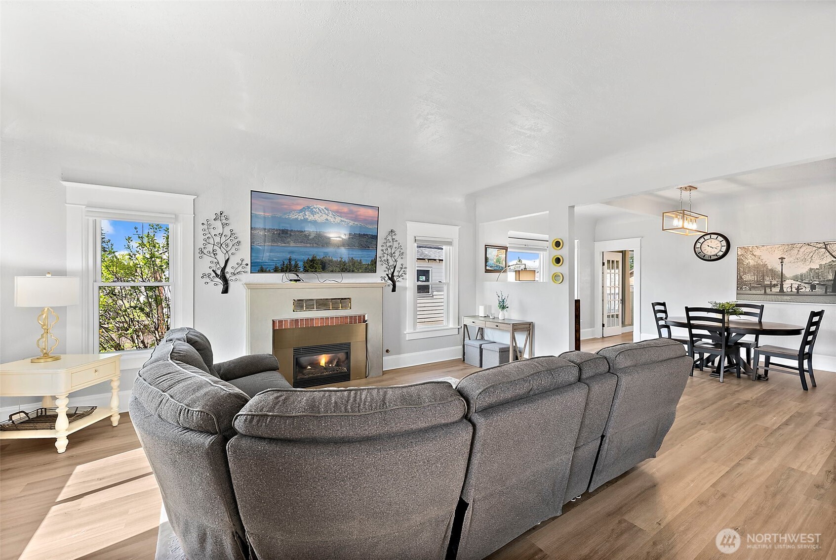 211 Calistoga Street E