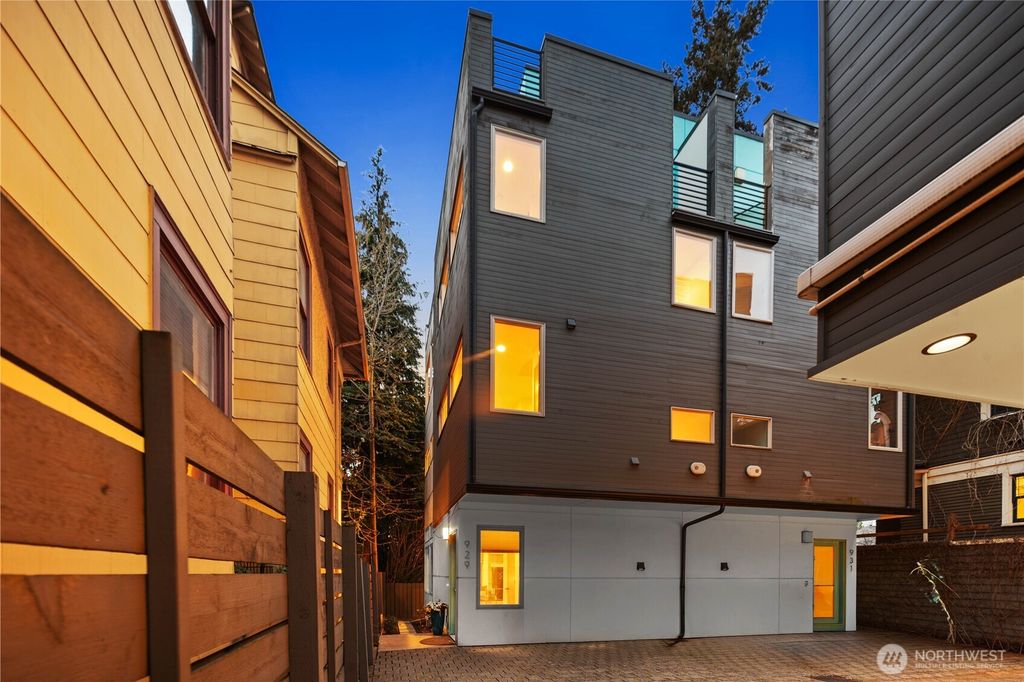 Photo of 929 14th Avenue, Seattle, WA 98122 (MLS # 2510332)