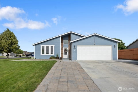 Photo of 1897 Palo Verde ST, Moses Lake, WA 98837 (MLS # 2540970)