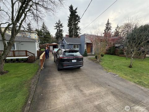Photo of 9453 palatine Avenue N, Seattle, WA 98103 (MLS # 2468508)