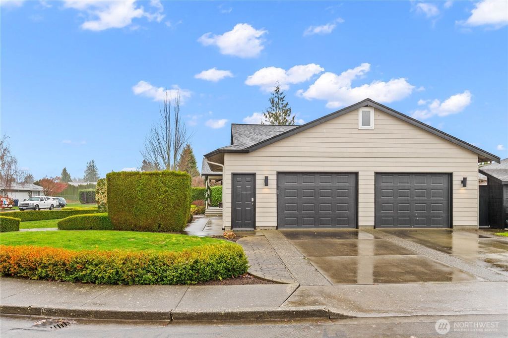 Photo of 1809 Pine Circle, Lynden, WA 98264 (MLS # 2460177)