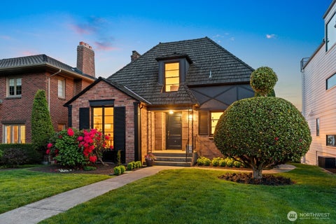Photo of 2527 Westmont Way W, Seattle, WA 98199 (MLS # 2558934)