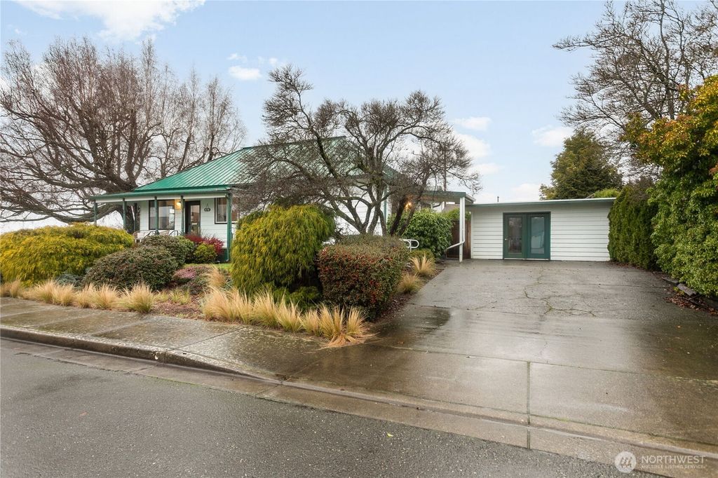 Photo of 978 Peace Portal Drive, Blaine, WA 98230 (MLS # 2476747)