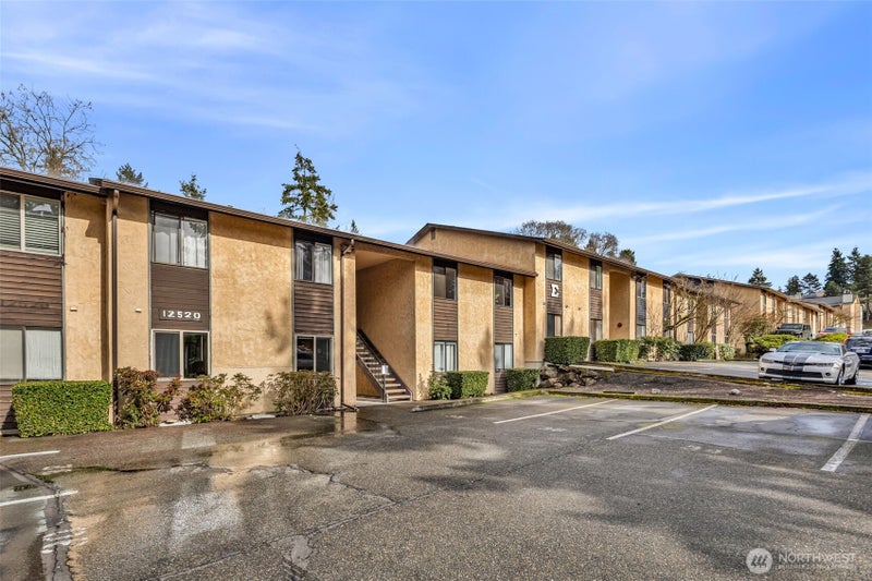 12520 NE 145th Terrace E33
