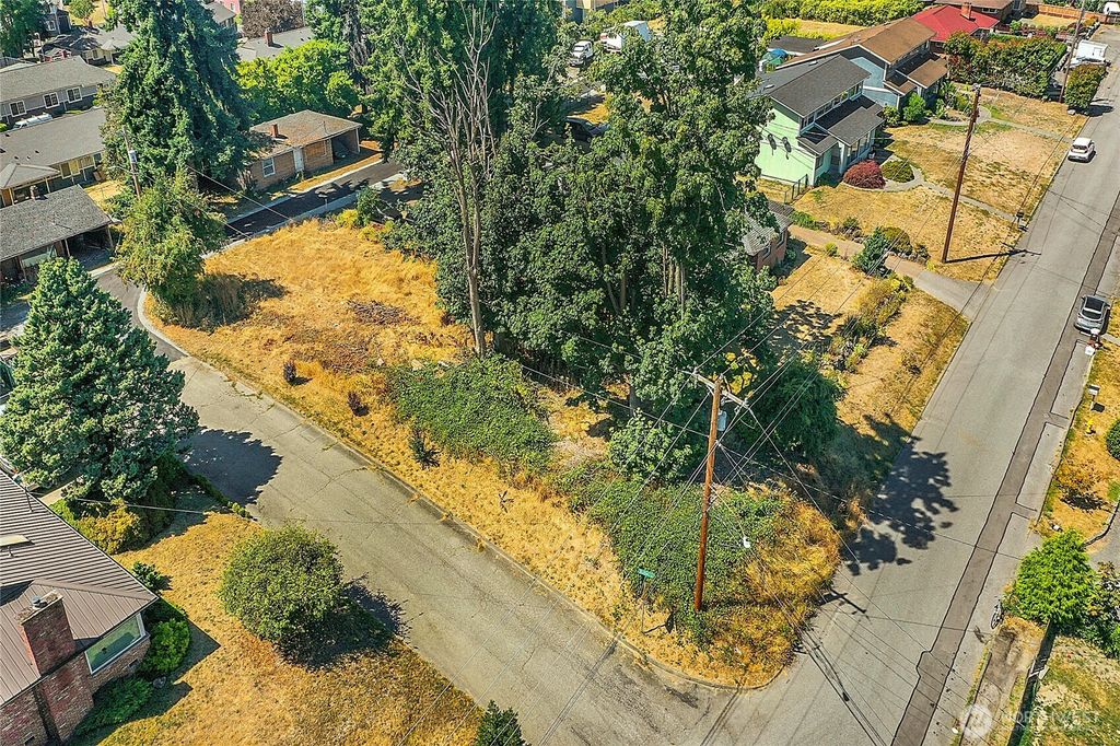 Photo of 1 xx Hawthorne Street, Everett, WA 98201 (MLS # 2464120)