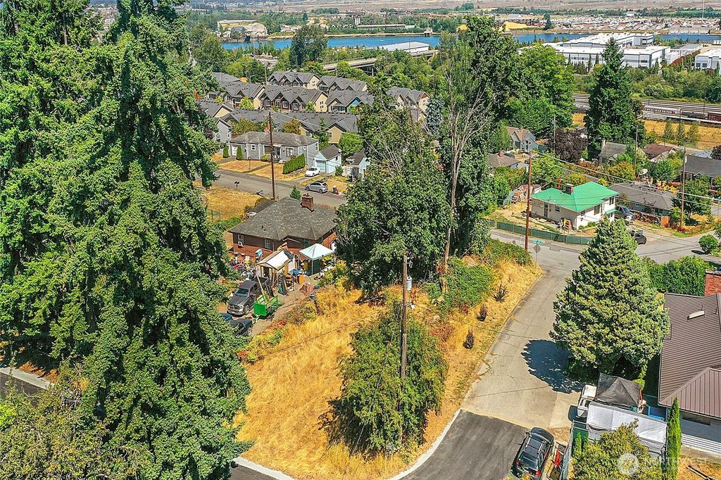 Photo of 1 xx Hawthorne Street, Everett, WA 98201 (MLS # 2464120)