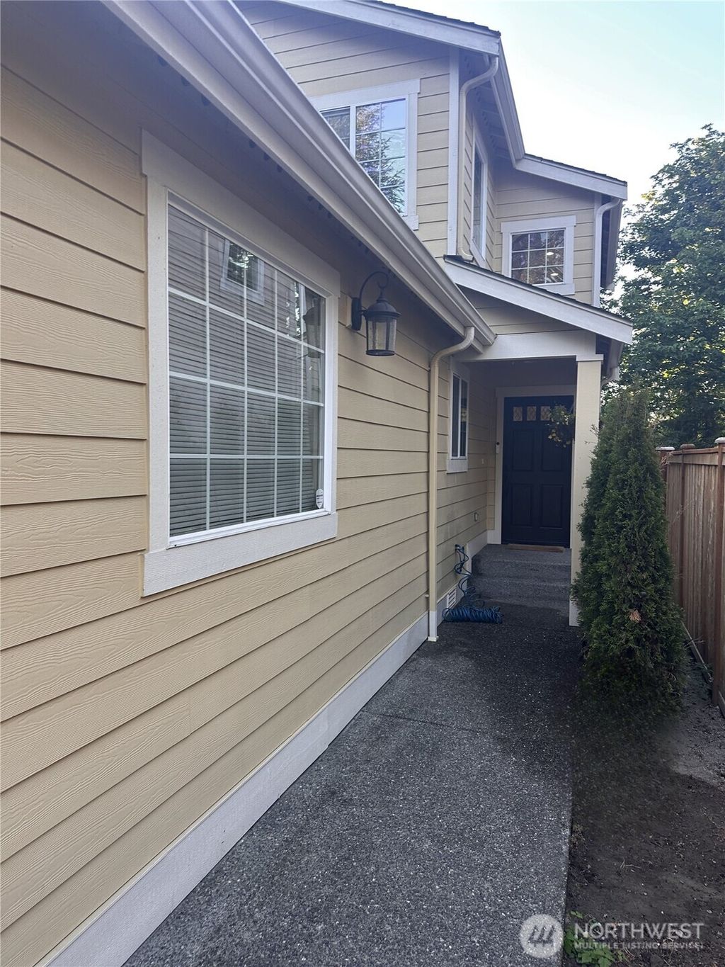 Photo of 11526 NE 116th Street, Kirkland, WA 98034 (MLS # 2552369)