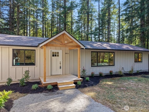 Photo of 32011 SE 268th Street, Ravensdale, WA 98051 (MLS # 2571799)