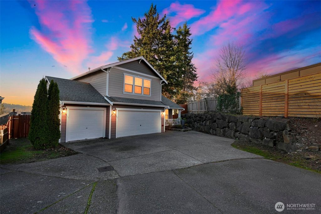 Photo of 2103 NE 6th Cir Cir, Renton, WA 98056 (MLS # 2469450)