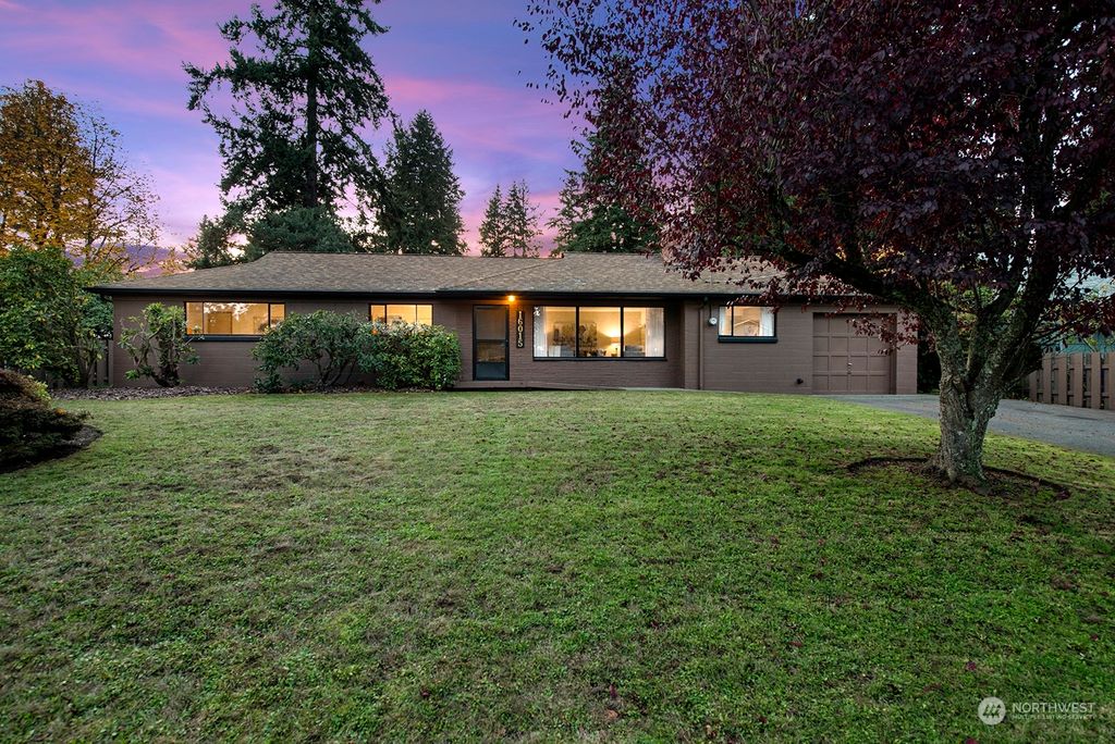 Photo of 16015 34th Avenue NE, Lake Forest Park, WA 98155 (MLS # 2178298)