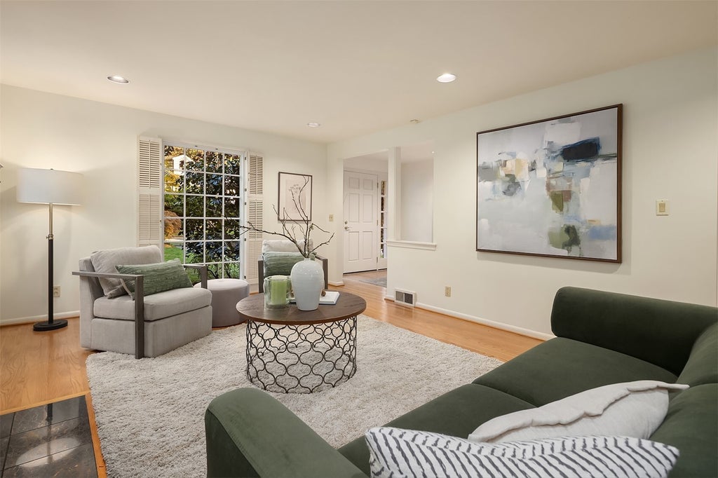 Photo of 5209 55th Avenue NE, Seattle, WA 98105 (MLS # 2592076)