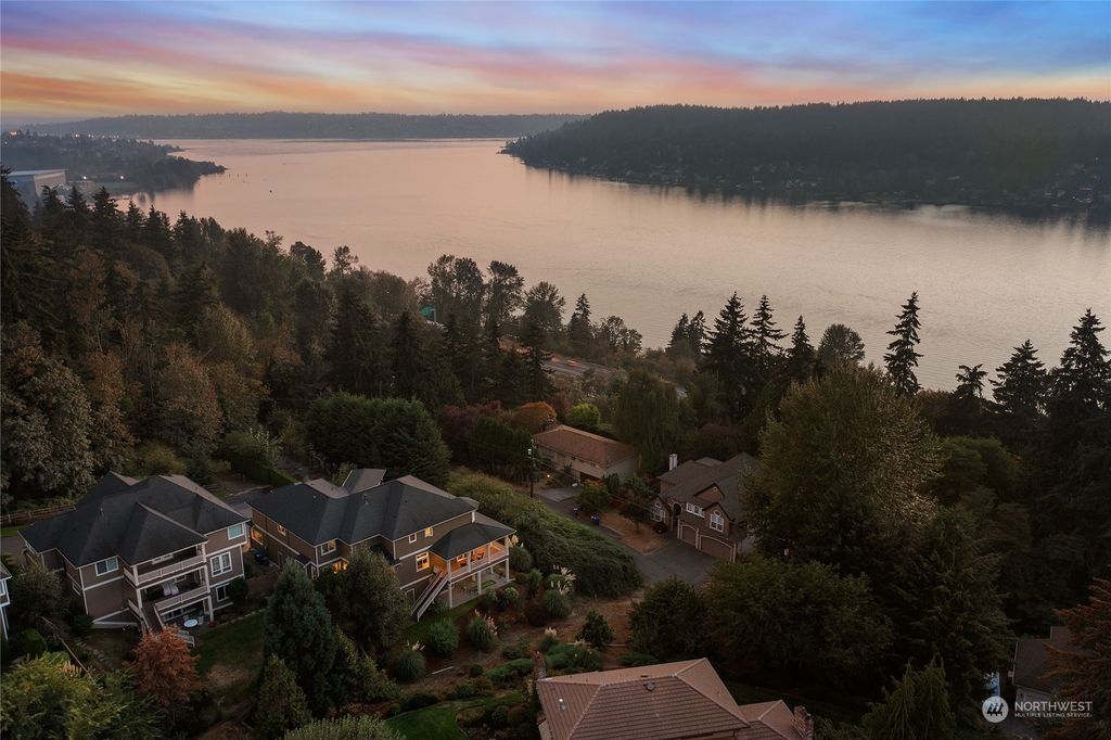 Photo of 11022 SE 61st Place, Bellevue, WA 98006 (MLS # 2004780)