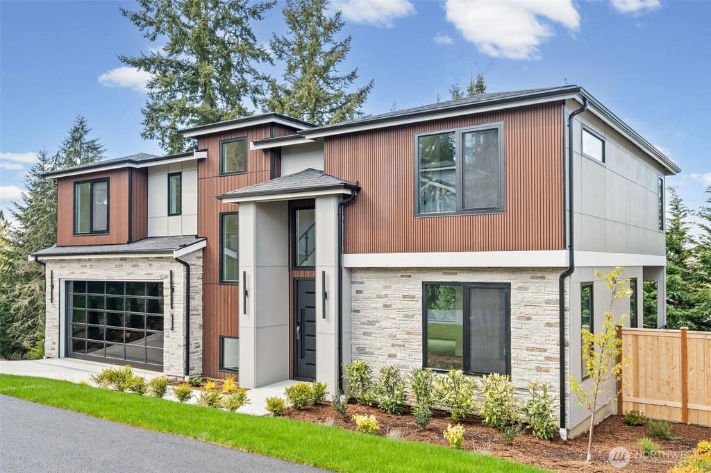 Photo of 16036 SE 44TH Court, Bellevue, WA 98006 (MLS # 2572788)