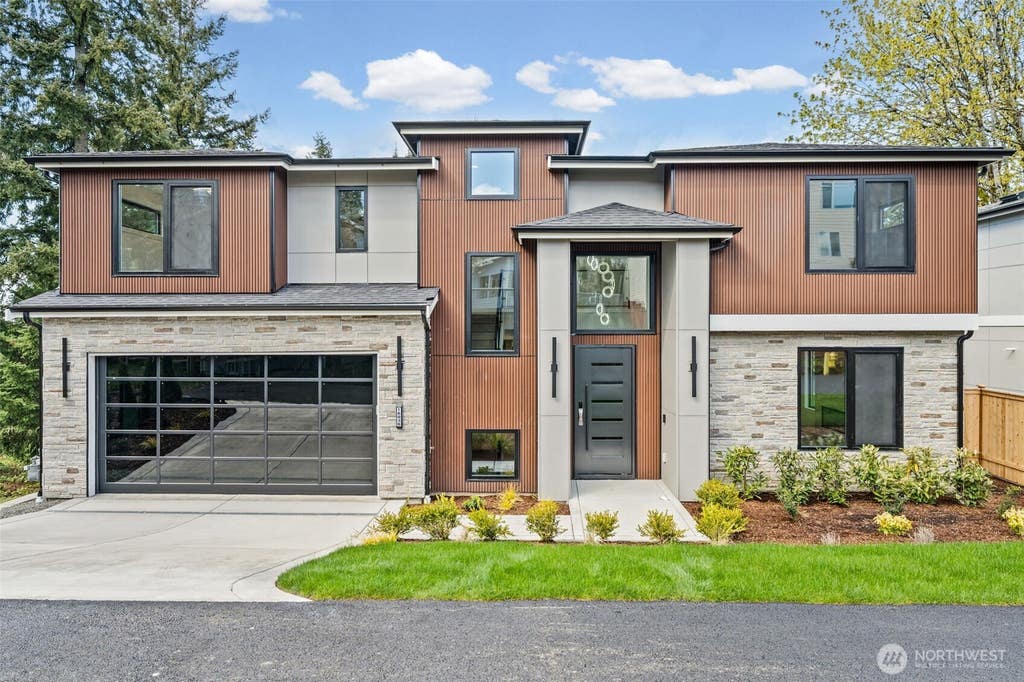 Photo of 16036 SE 44TH Court, Bellevue, WA 98006 (MLS # 2572788)