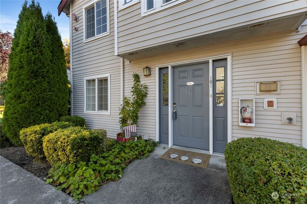 Photo of 13306 SE 272nd St St #B101, Kent, WA 98042 (MLS # 2299906)