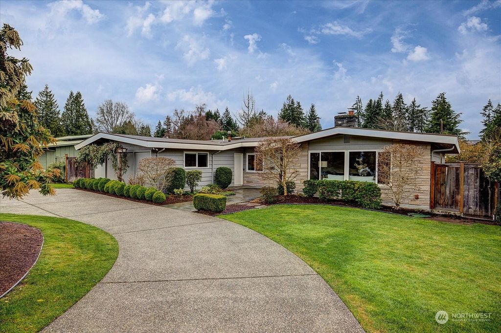 Photo of 4131 94th Avenue SE, Mercer Island, WA 98040 (MLS # 2199099)