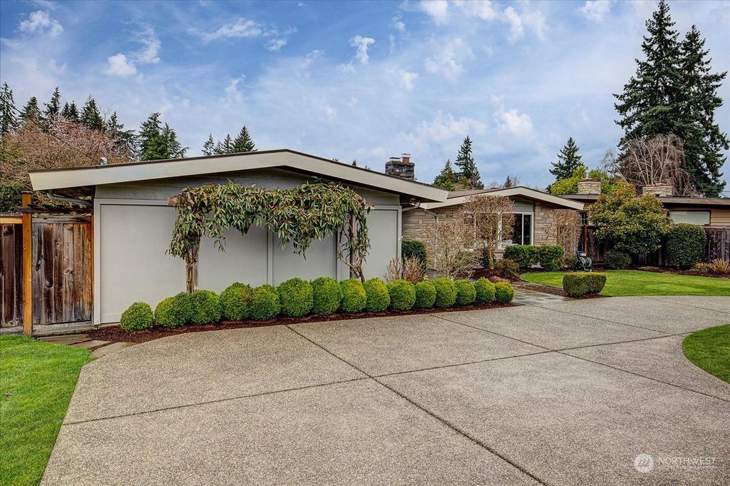 Photo of 4131 94th Avenue SE, Mercer Island, WA 98040 (MLS # 2199099)
