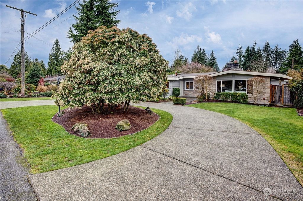 Photo of 4131 94th Avenue SE, Mercer Island, WA 98040 (MLS # 2199099)
