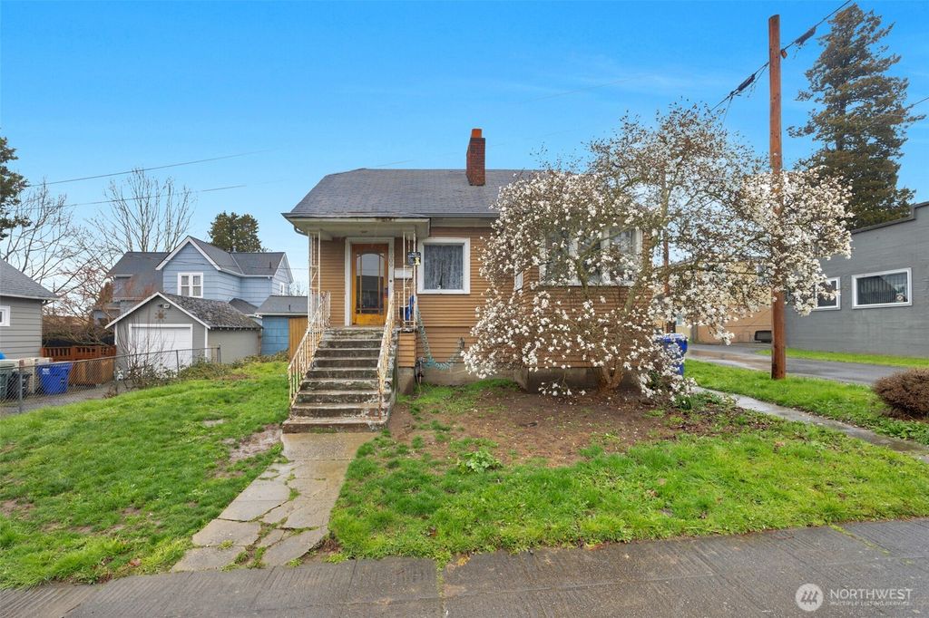 Photo of 2209 21st Street, Everett, WA 98201 (MLS # 2492873)