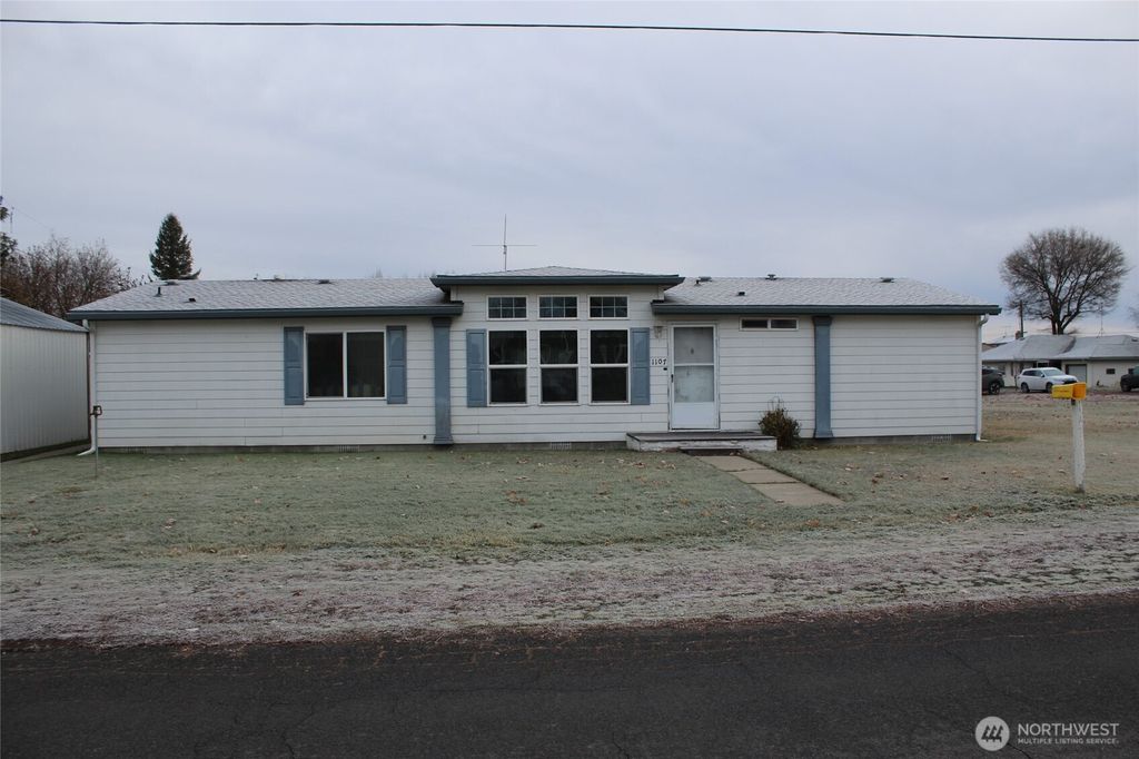 Photo of 1107 4th Street, Davenport, WA 99122 (MLS # 2458048)