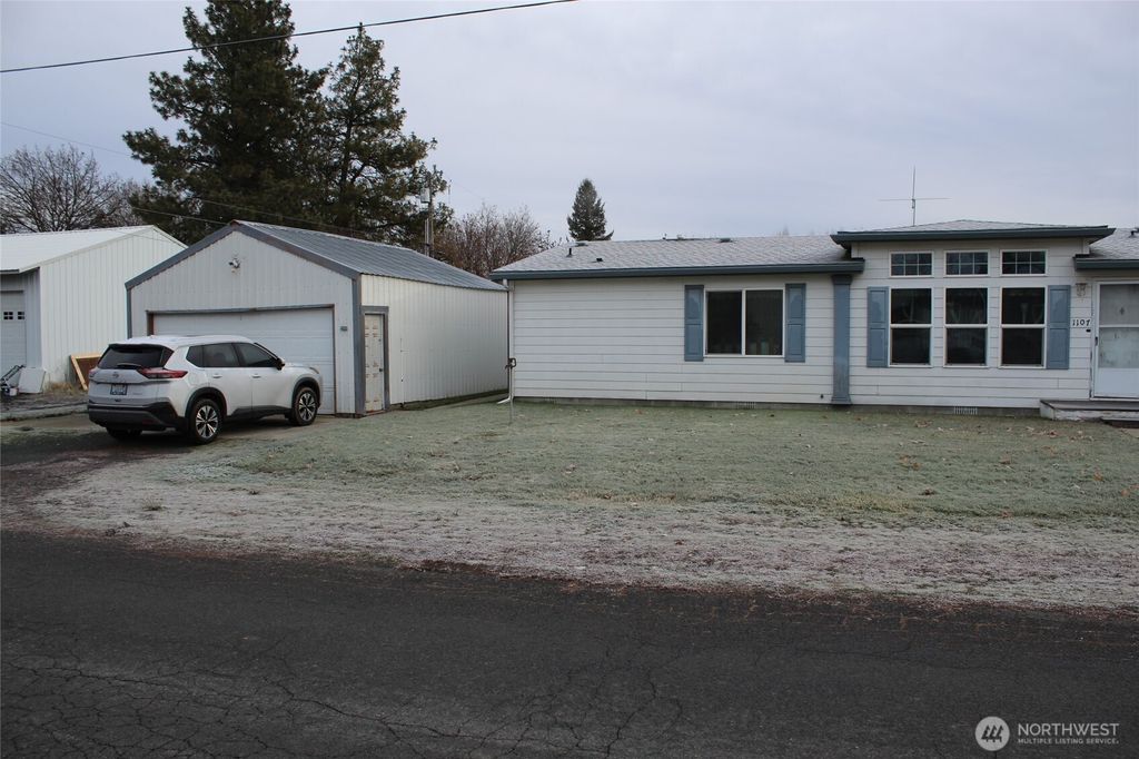 Photo of 1107 4th Street, Davenport, WA 99122 (MLS # 2458048)