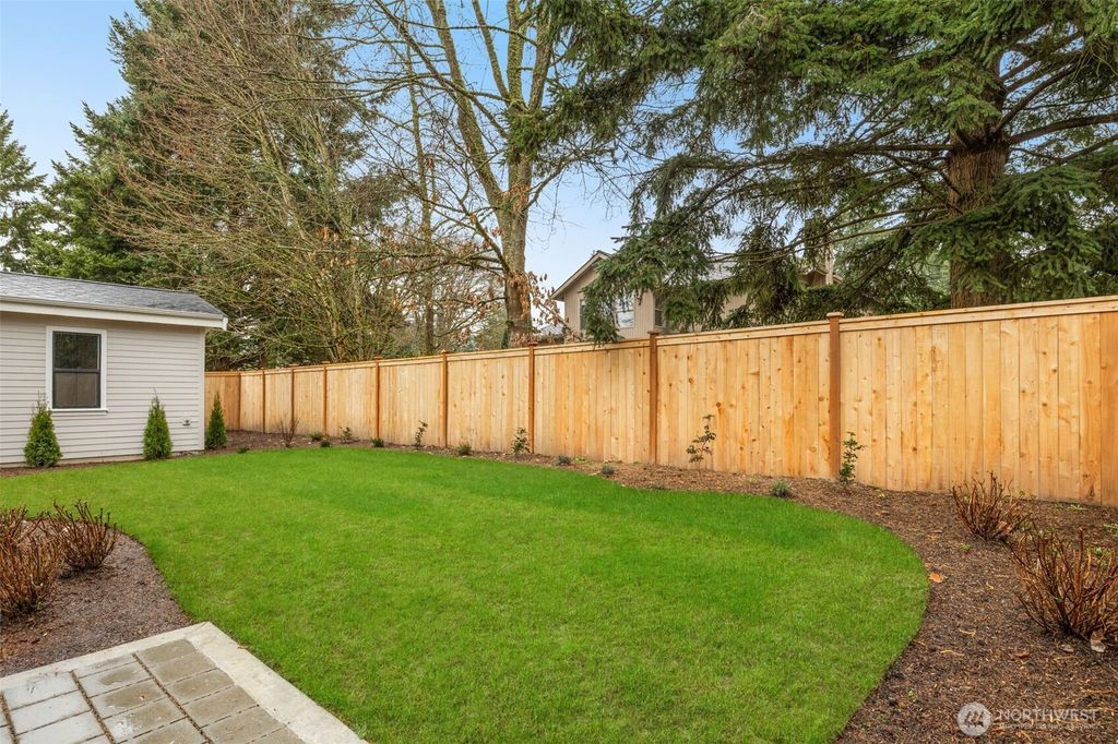 Photo of 10618 NE 54th Lane, Kirkland, WA 98033 (MLS # 2478558)