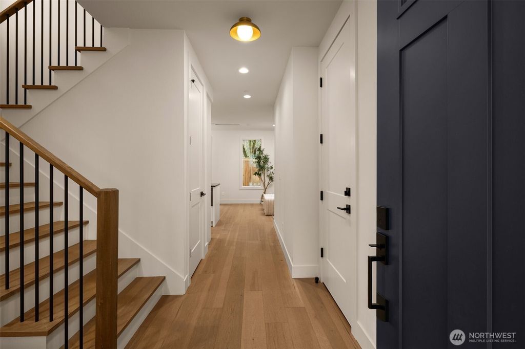 Photo of 10618 NE 54th Lane, Kirkland, WA 98033 (MLS # 2478558)