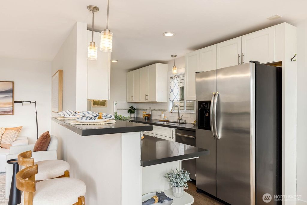 listing image 9368908190586025929