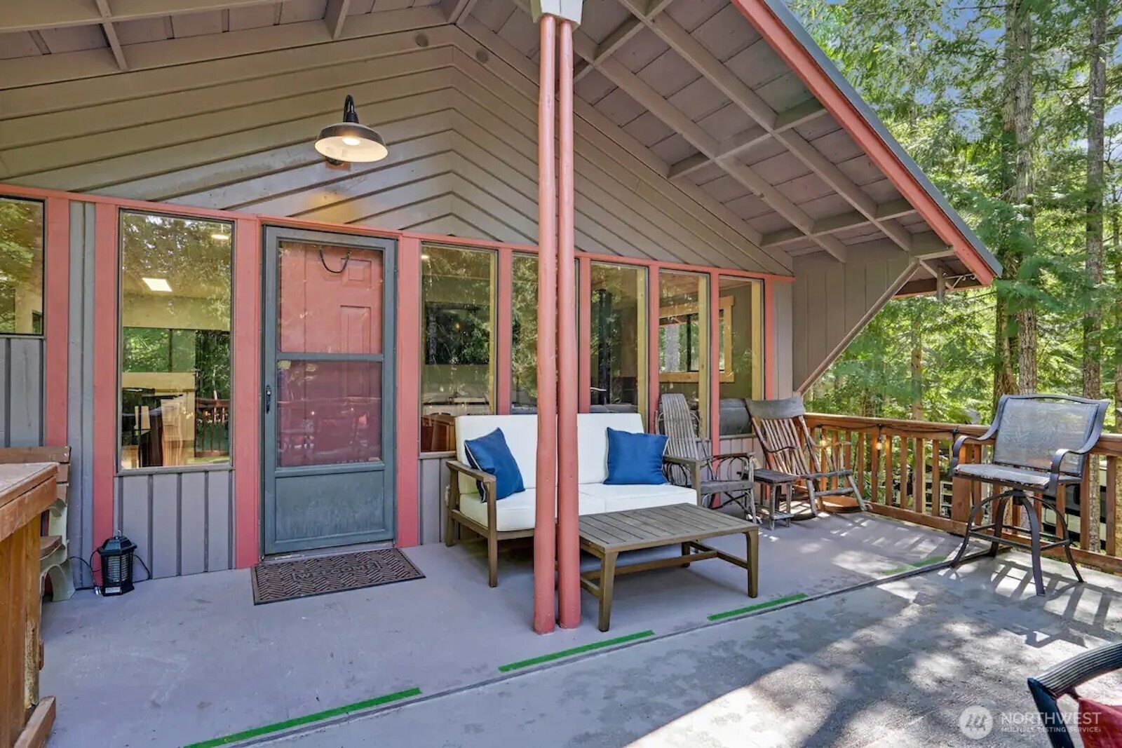 31 N Deer Lane