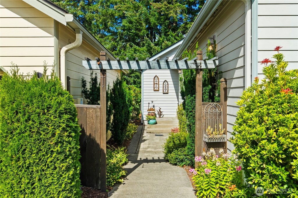 Photo of 5611 Devonshire Street SE, Olympia, WA 98501 (MLS # 2579909)