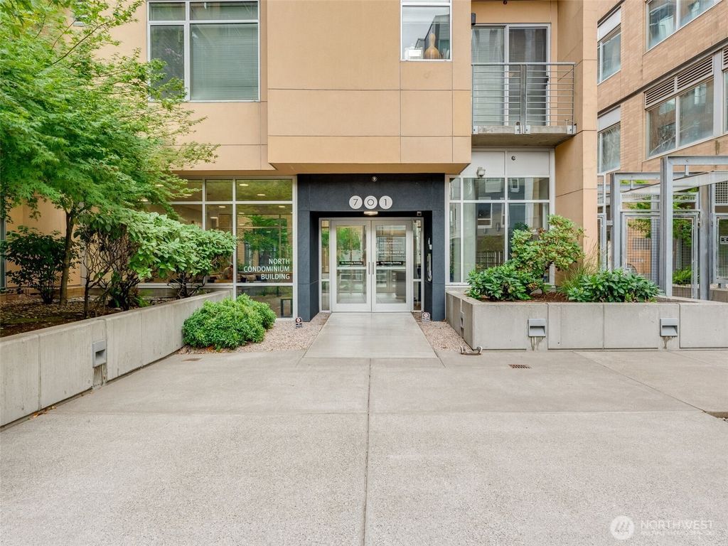 Photo of 701 Columbia Street #414, Vancouver, WA 98660 (MLS # 2476568)