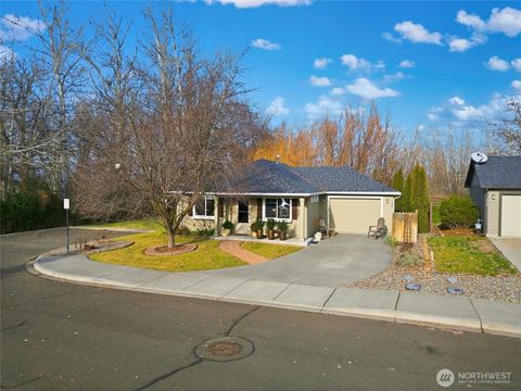 Photo of 1320 SW Riparian Court, College Place, WA 99324 (MLS # 2467228)