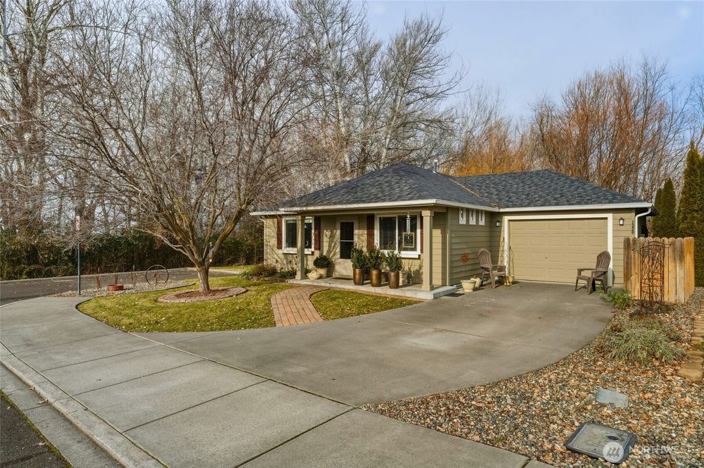 Photo of 1320 SW Riparian Court, College Place, WA 99324 (MLS # 2467228)