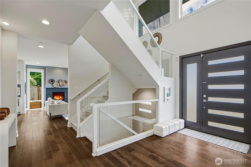 Photo of 4282 131st Place SE, Bellevue, WA 98006 (MLS # 2561343)