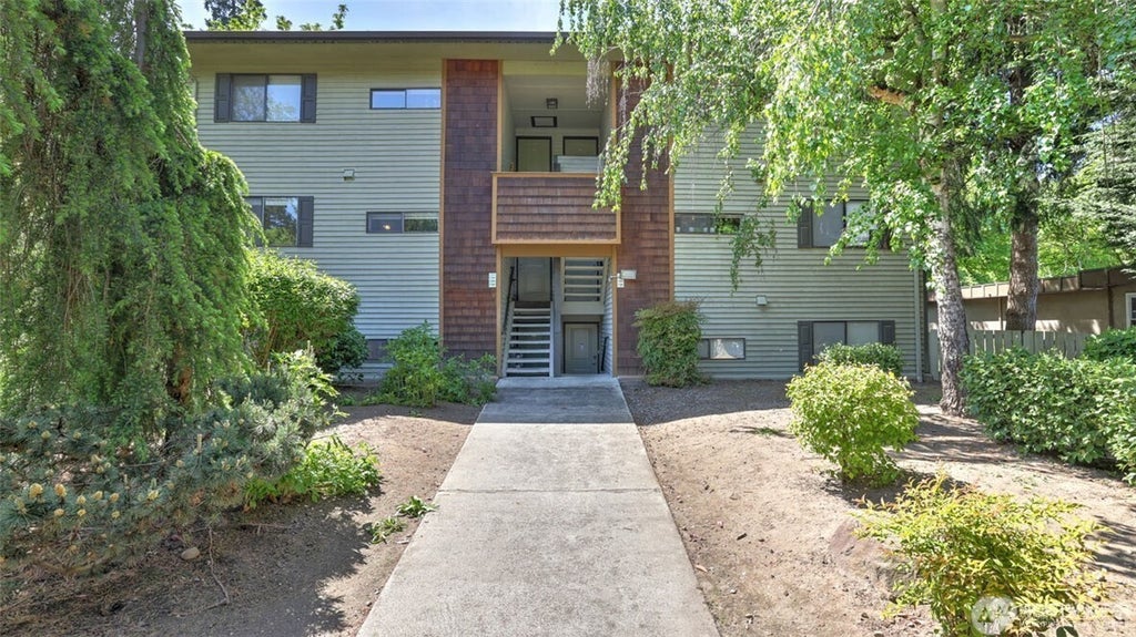 Photo of 23405 16th Avenue S #C203, Des Moines, WA 98198 (MLS # 2568993)